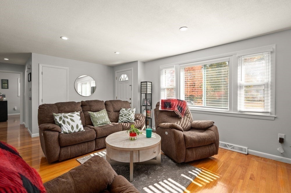 62 Michael Rd, Dracut, MA Photo #13