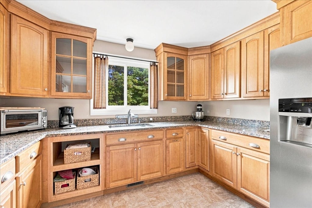 3 Charbonneau Ave, Lakeville, MA Photo #11