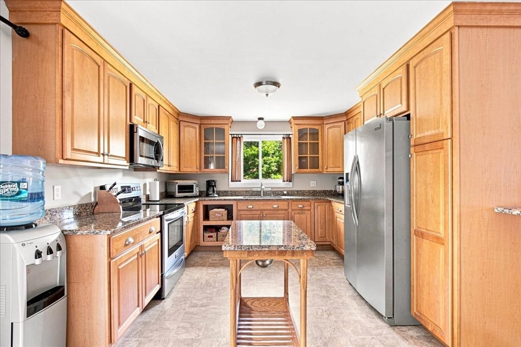 3 Charbonneau Ave, Lakeville, MA Photo #8