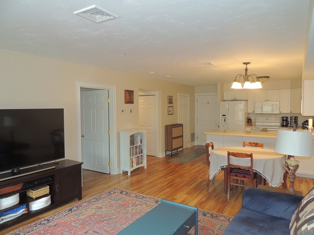 27 Greenleaves Drive 713