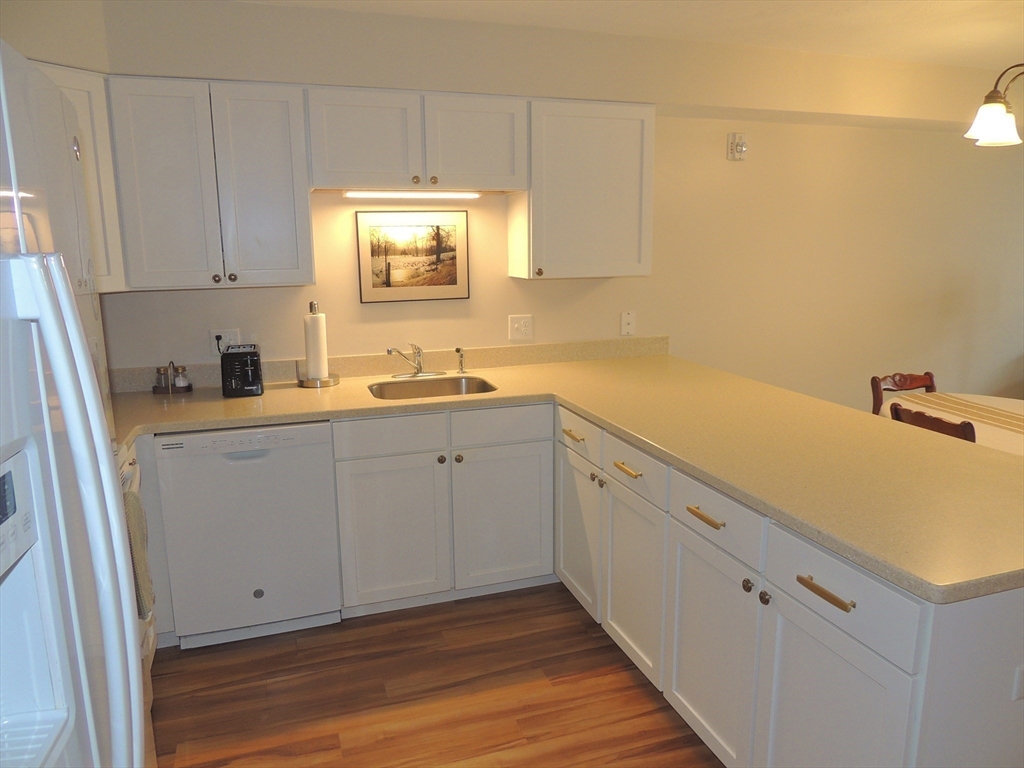 27 Greenleaves Drive 713