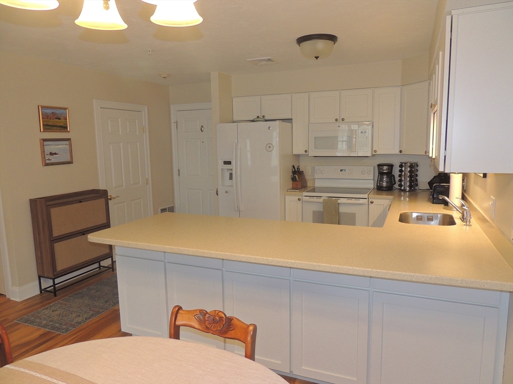 27 Greenleaves Drive 713