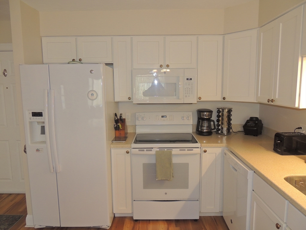 27 Greenleaves Drive 713