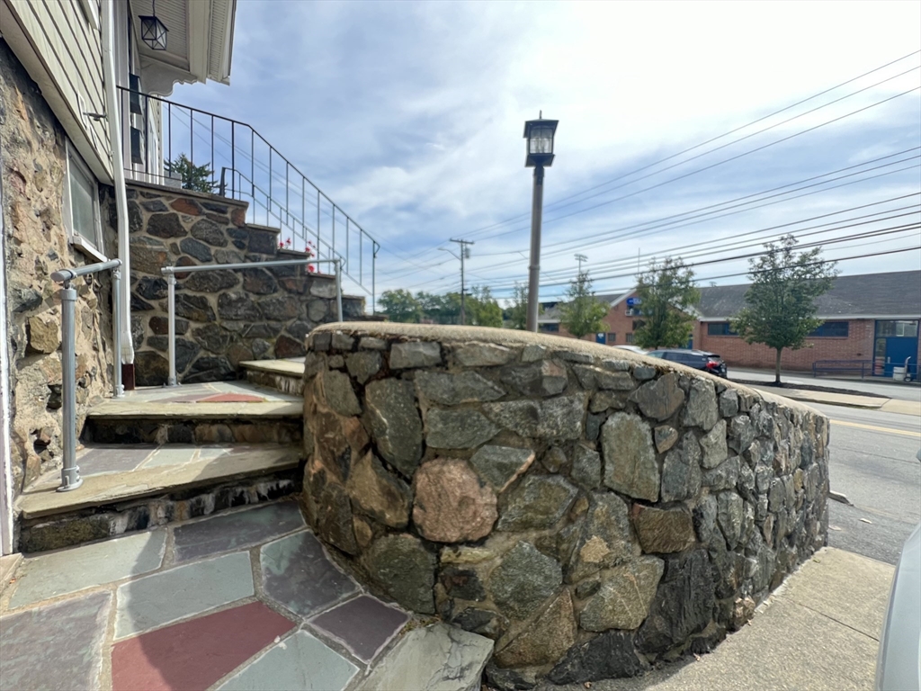 584 Humphrey Street 1