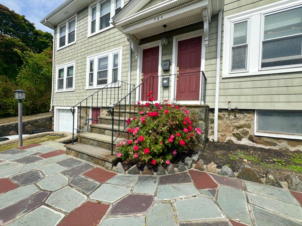 584 Humphrey Street 1