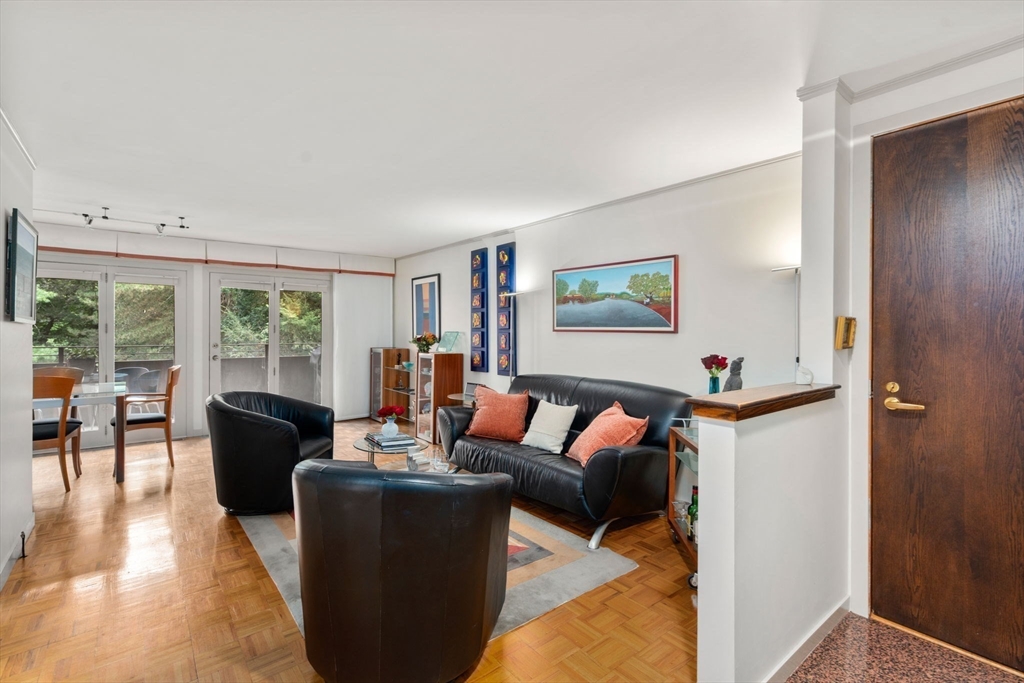 241 Perkins St F301