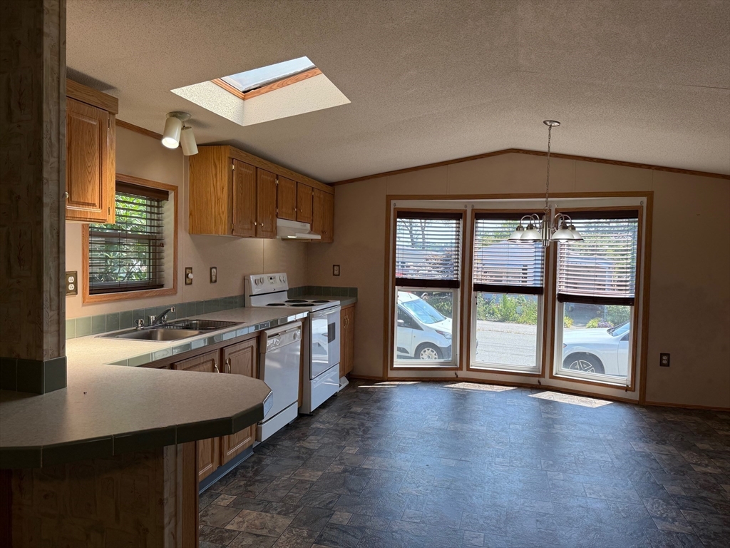 157 Mansfield Ave. 21