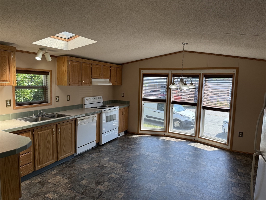 157 Mansfield Ave. 21