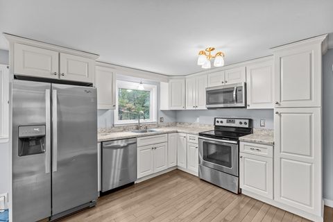 Photo of 323 Flagg St #2, Bridgewater, MA 02324 (MLS # 73490571)