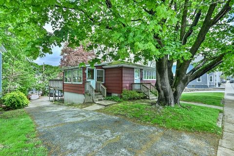 4 Elm St Webster MA 01570