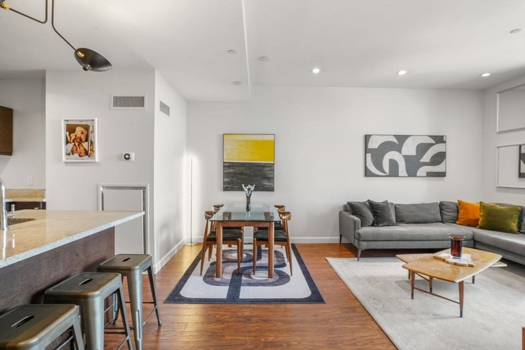 285 Columbus Ave 801