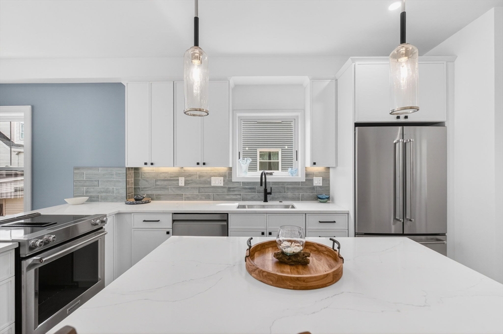 16 Northend Blvd 7
