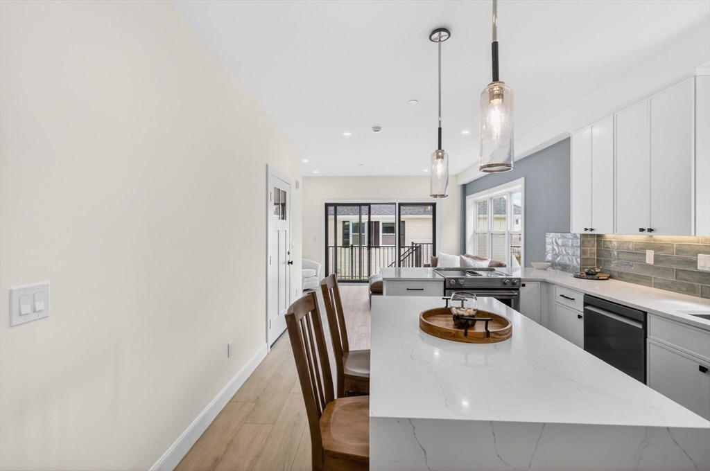 16 Northend Blvd 7