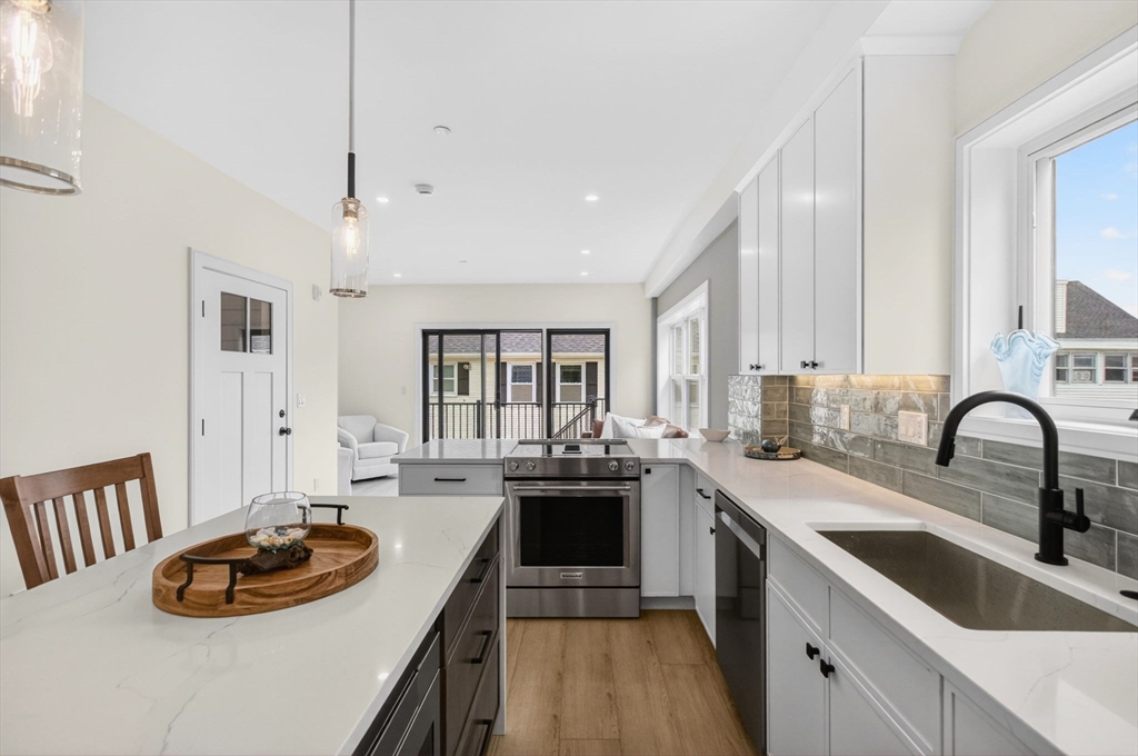 16 Northend Blvd 7