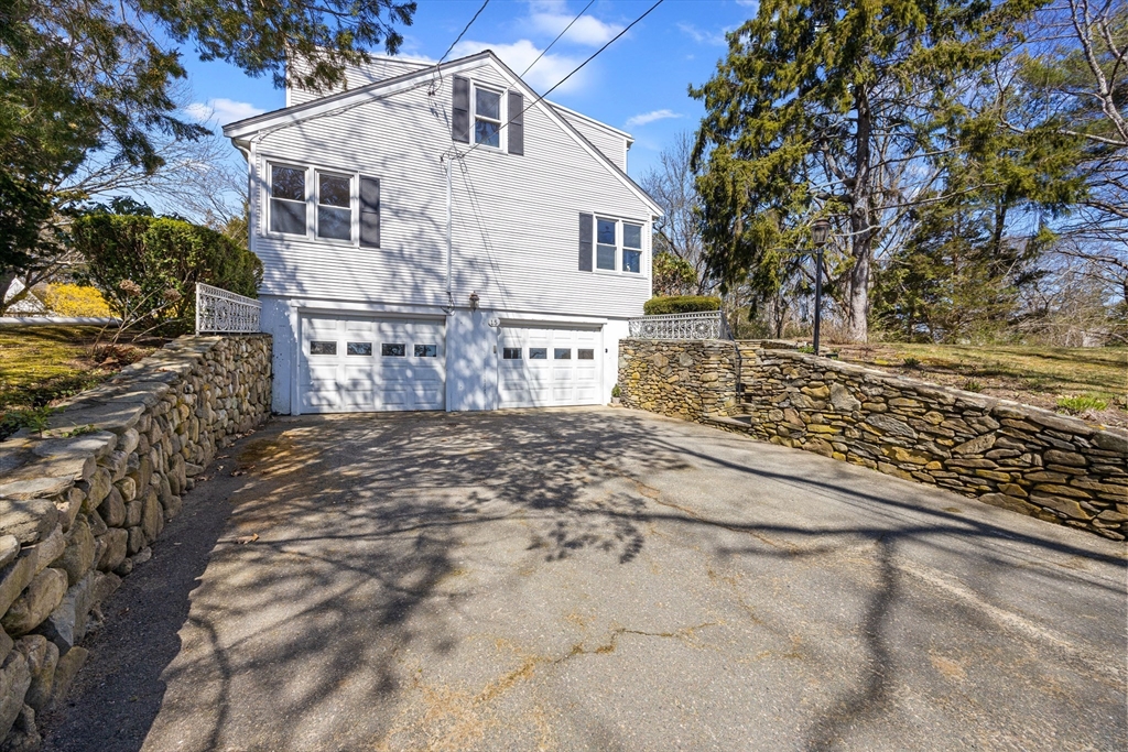 15 Coles Ln