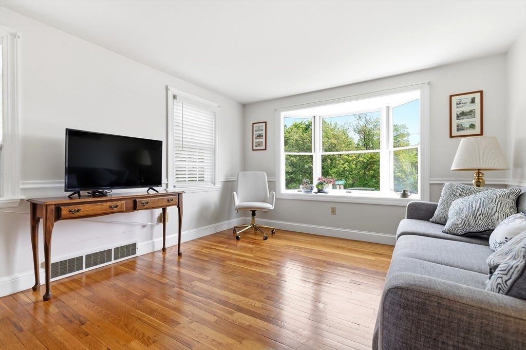 49 Edgeworth St