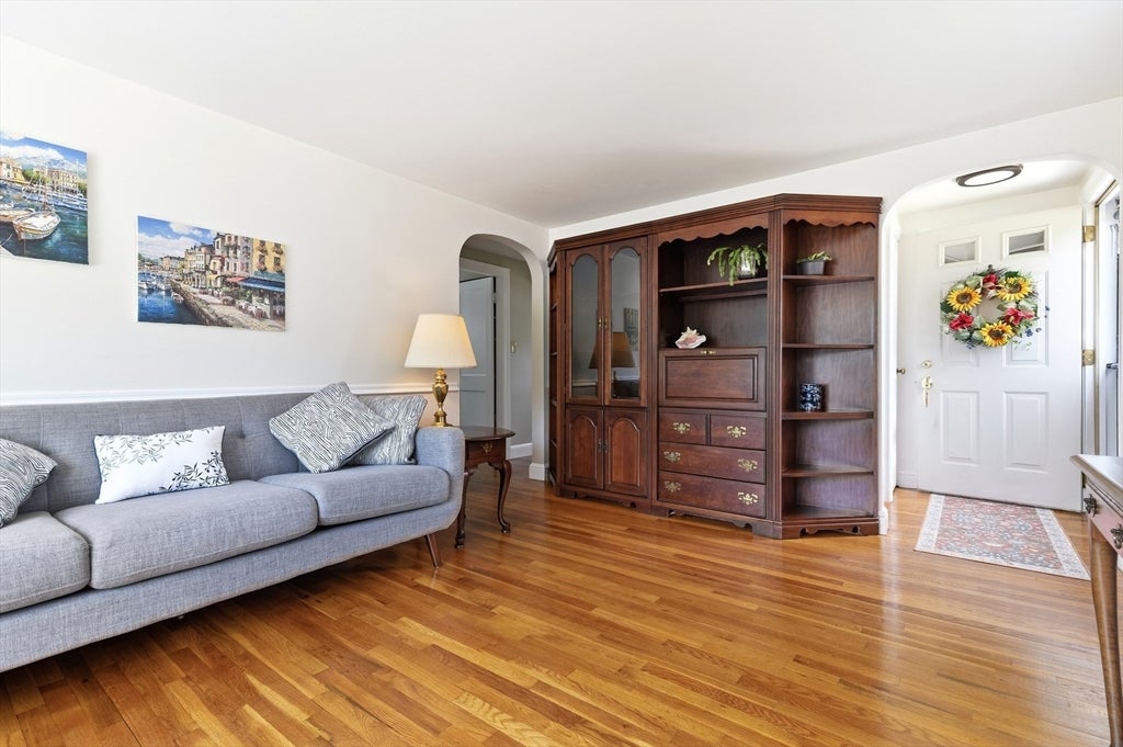 49 Edgeworth St