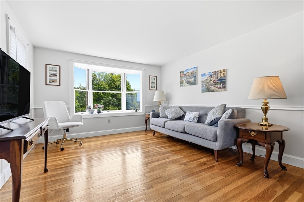 49 Edgeworth St