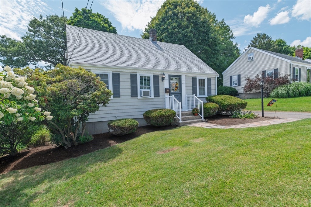 Photo of 49 Edgeworth St, Weymouth, MA