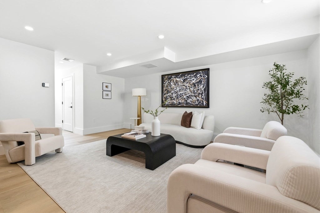 39 G St, Boston, MA, 39 G St, Boston, MA Photo #34