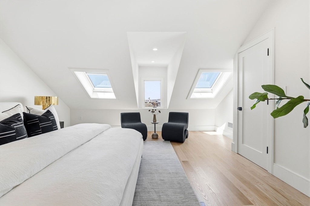 39 G St, Boston, MA, 39 G St, Boston, MA Photo #20