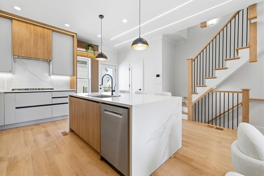 39 G St, Boston, MA, 39 G St, Boston, MA Photo #9