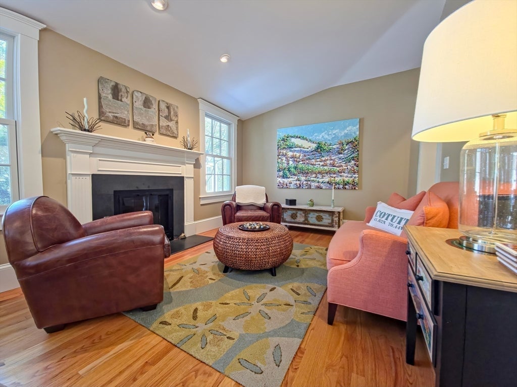 552 Main St