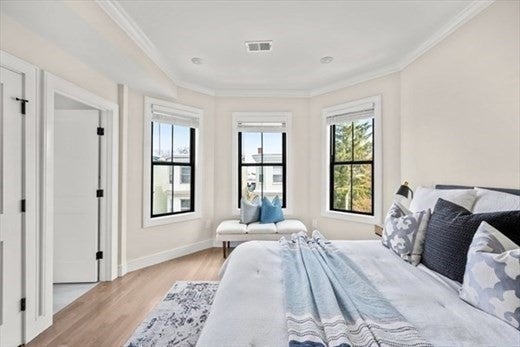 Photo of 303 Maverick Street, Boston, MA