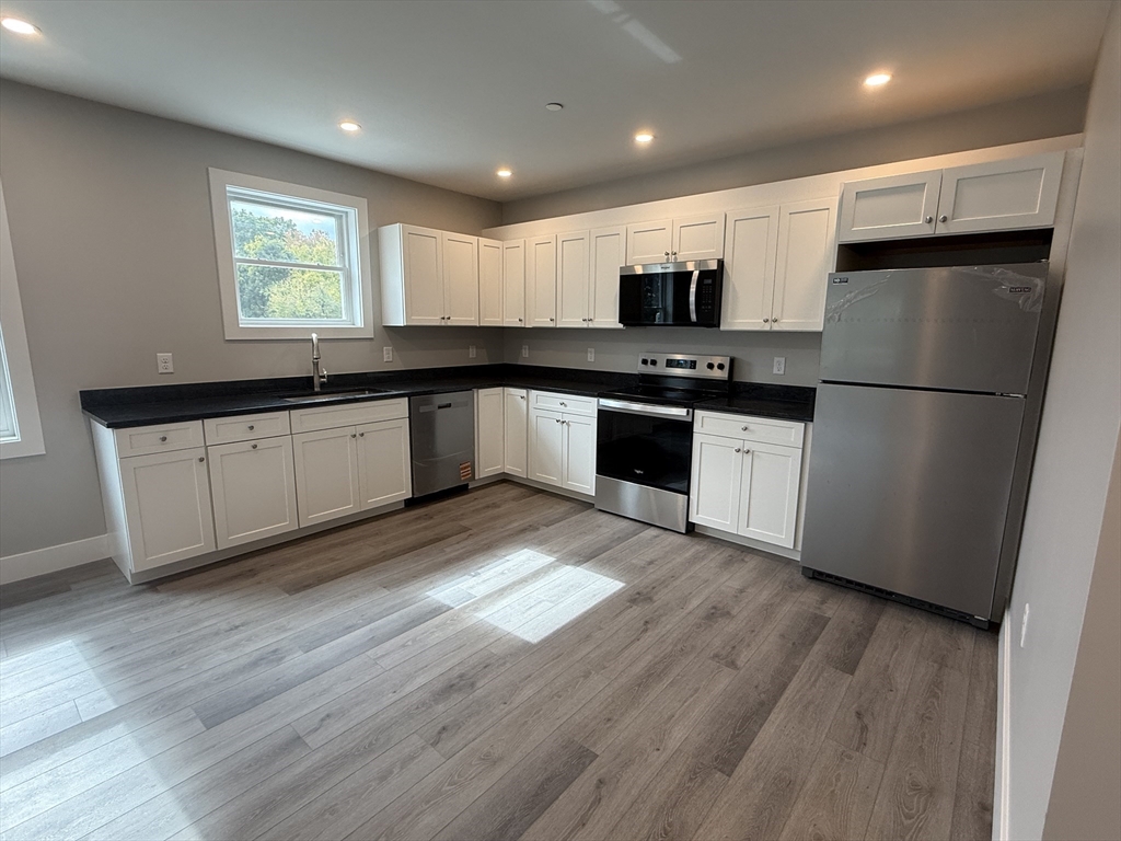 251 Sladen Street 107