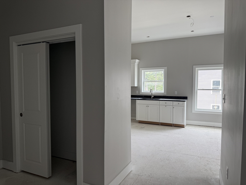 251 Sladen Street 306