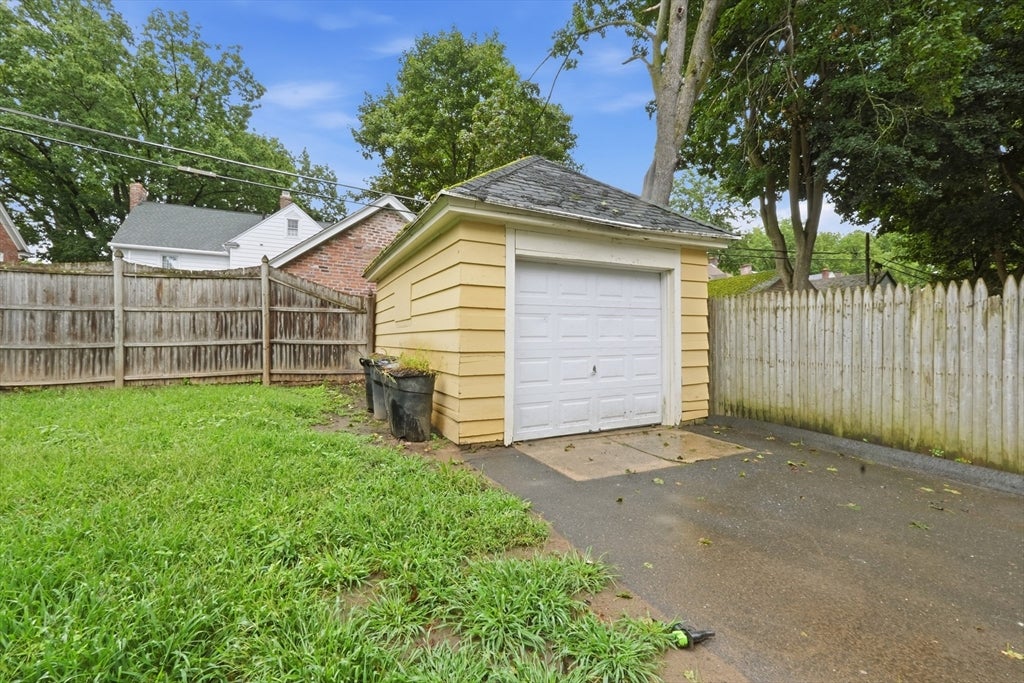 25 Eton Street, Springfield, MA Photo #24