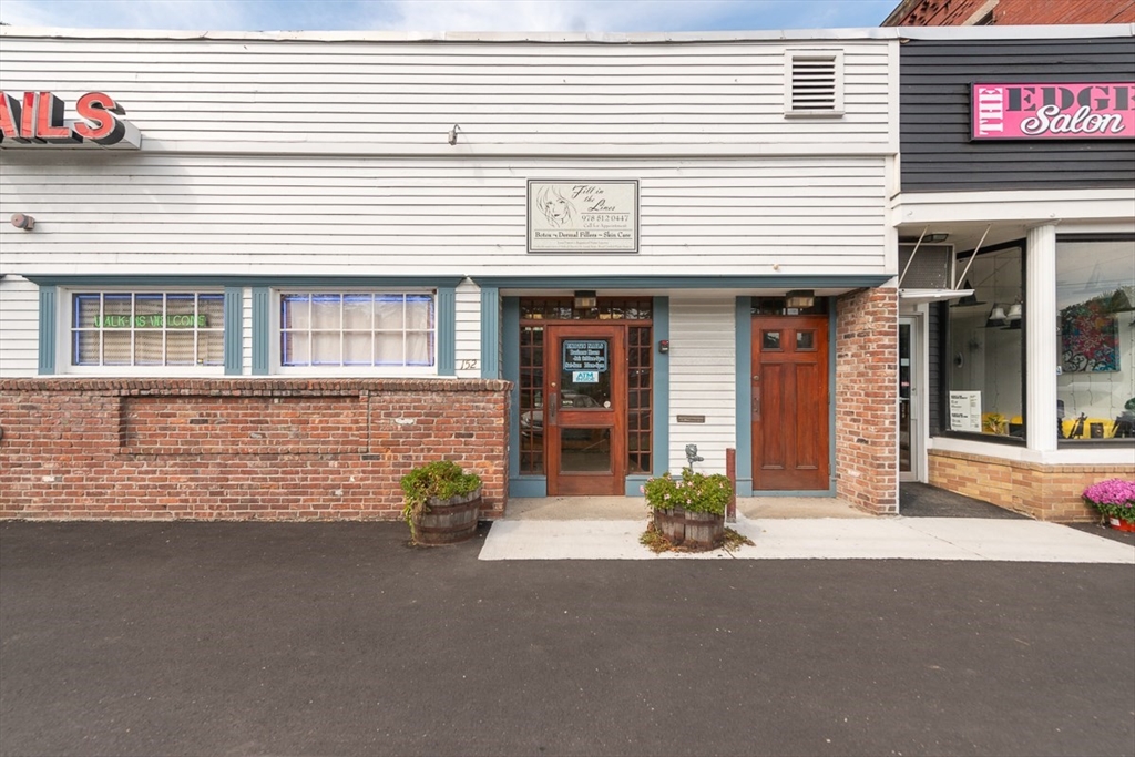 152 Main St