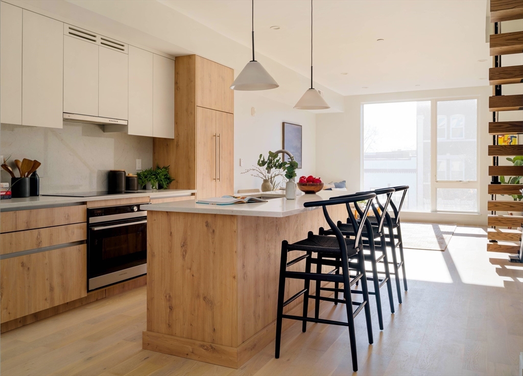 1043-1065 Cambridge Street 305