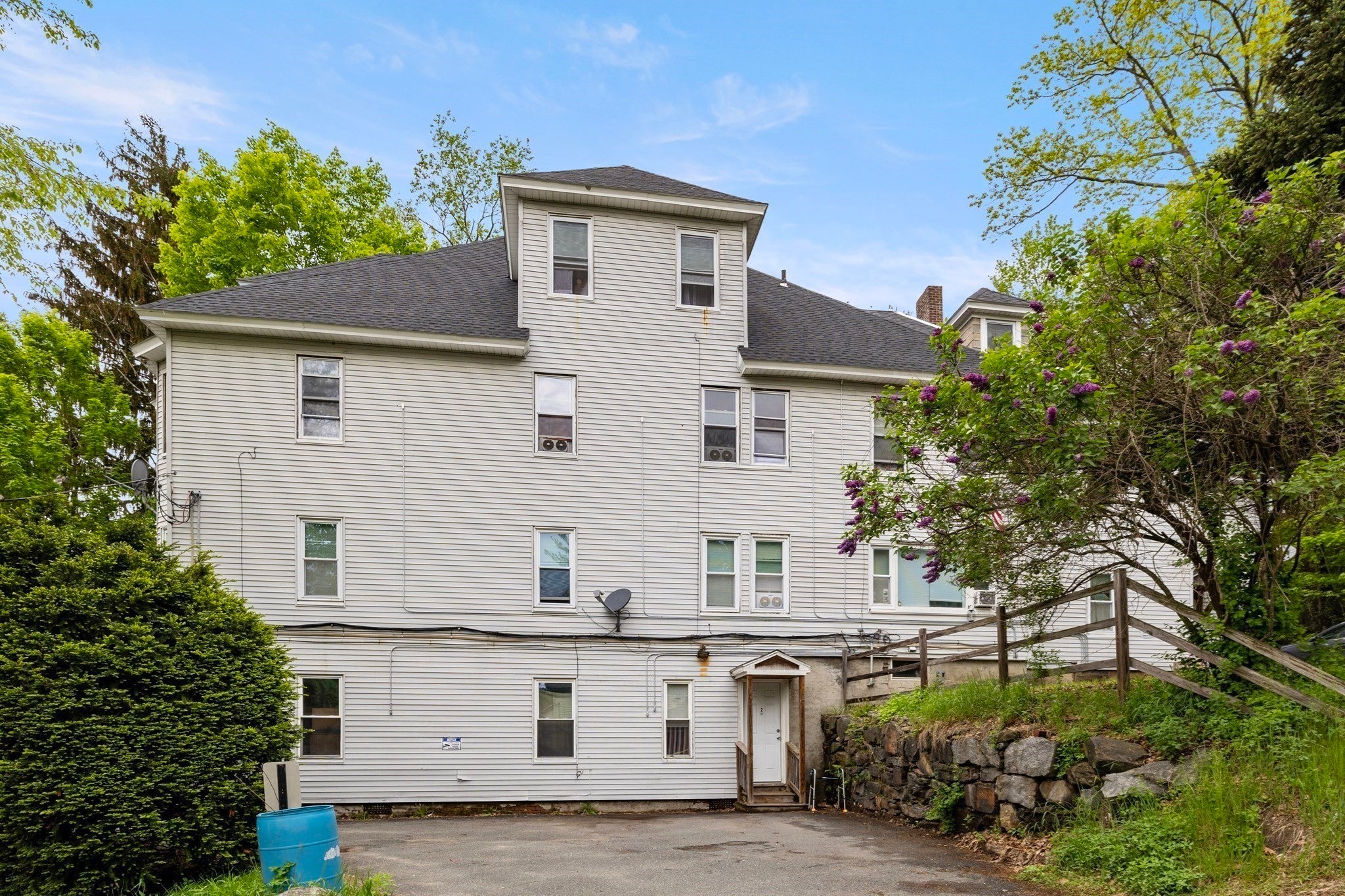 166-168 W Main St