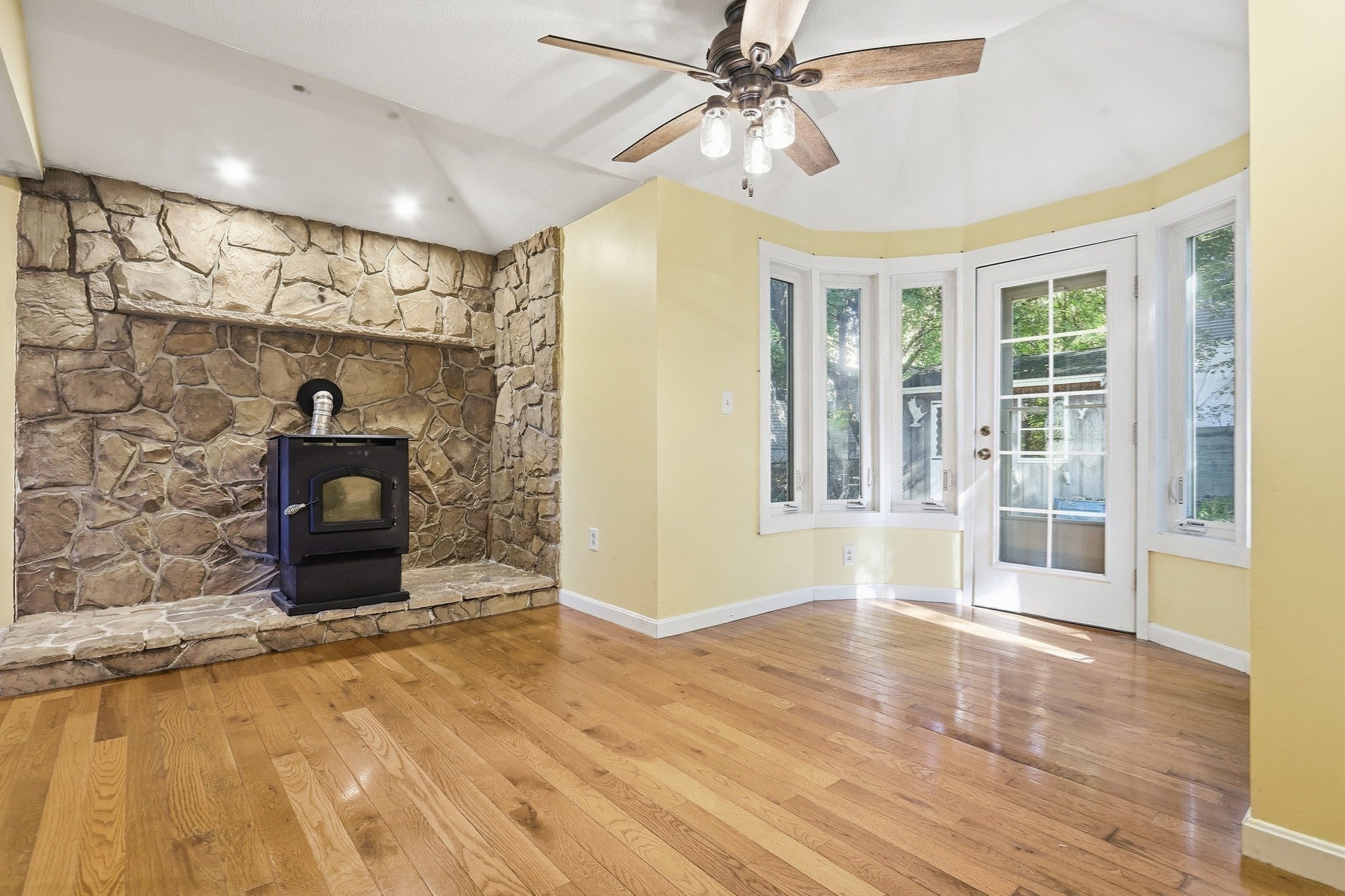 141 Long Pond Dr, Dracut, MA, 141 Long Pond Dr, Dracut, MA Photo #17