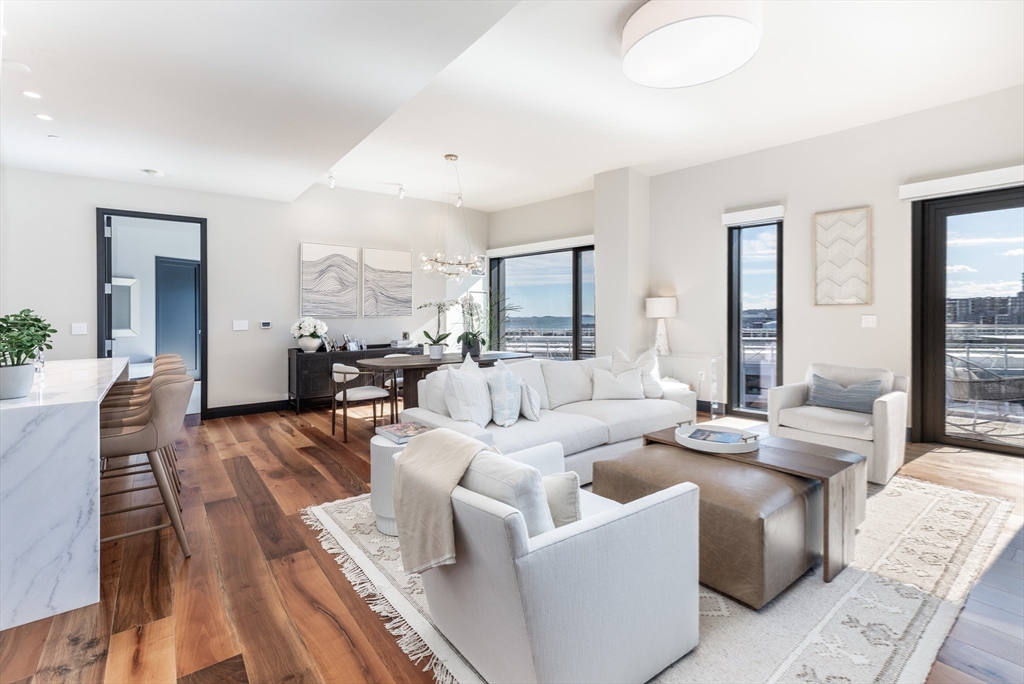 300 Pier 4 Blvd PH J
