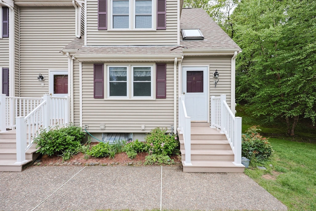 8 Heritage Dr 8