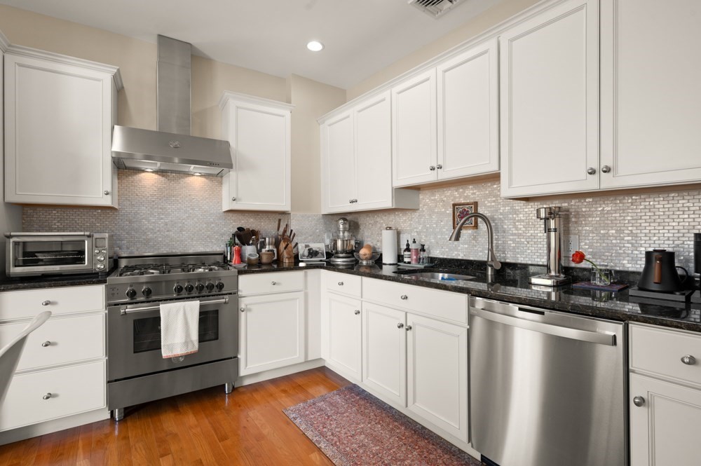 8 Colbourne Cres 3