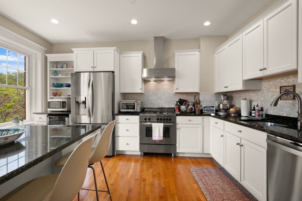 8 Colbourne Cres 3