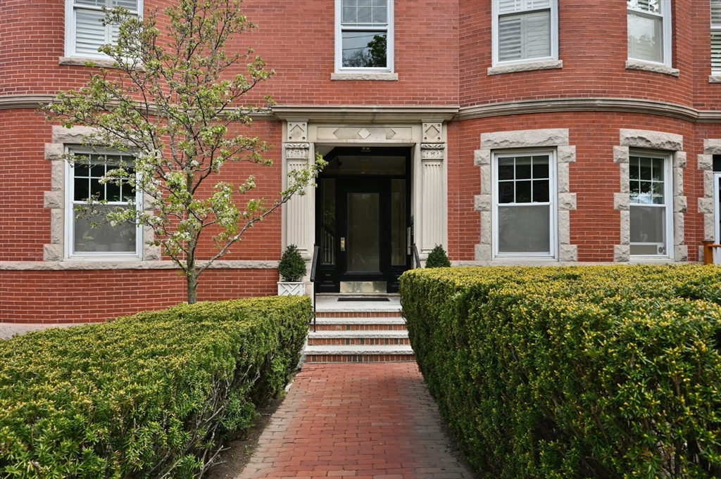 8 Colbourne Cres 3