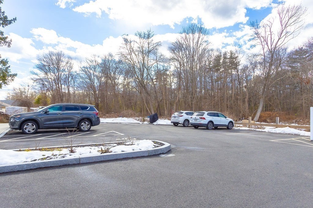 Weymouth, Massachusetts 02190, United States, 2 Bedrooms Bedrooms, ,1 BathroomBathrooms,Residential,Pending,78295