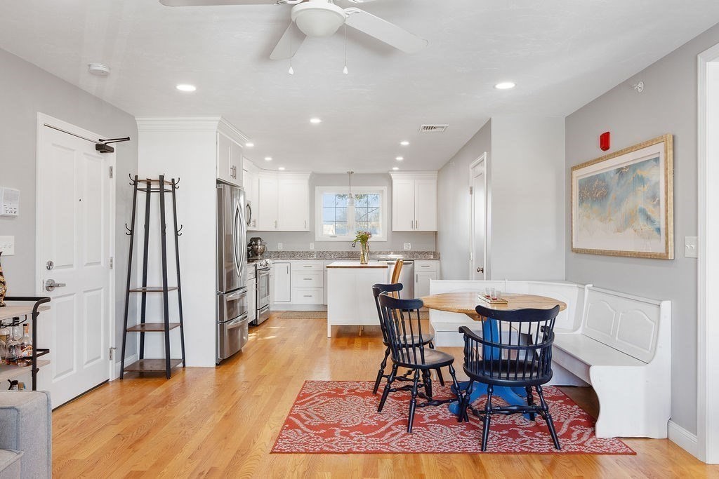 Weymouth, Massachusetts 02190, United States, 2 Bedrooms Bedrooms, ,1 BathroomBathrooms,Residential,Pending,78295