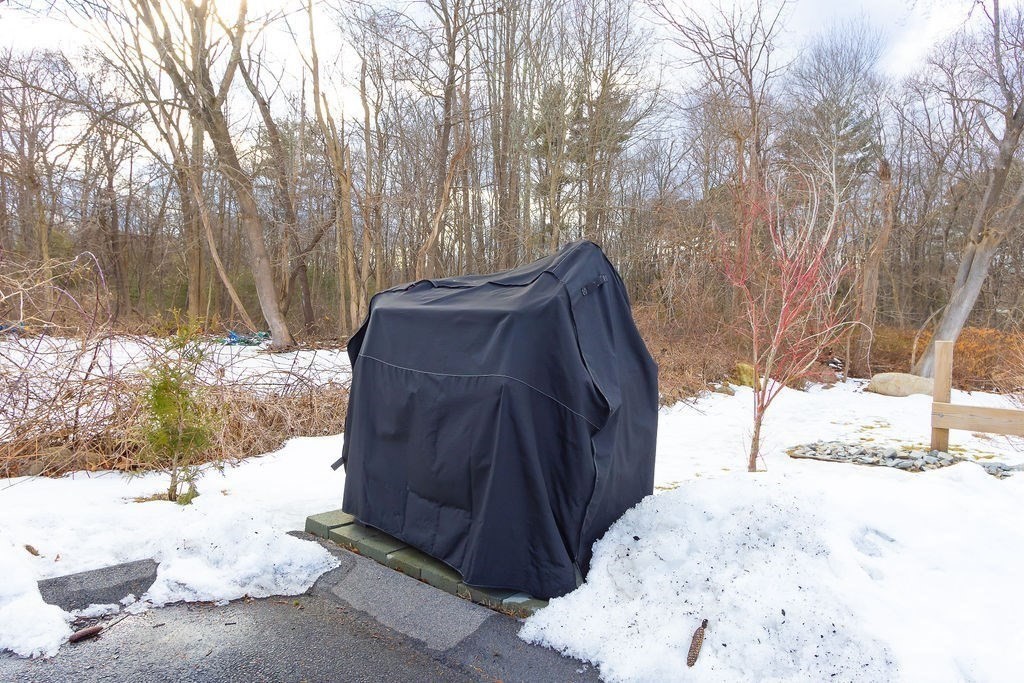 Weymouth, Massachusetts 02190, United States, 2 Bedrooms Bedrooms, ,1 BathroomBathrooms,Residential,Pending,78295