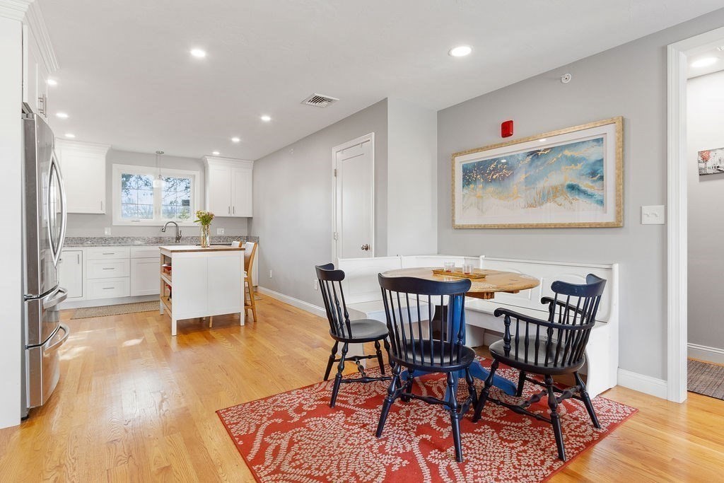 Weymouth, Massachusetts 02190, United States, 2 Bedrooms Bedrooms, ,1 BathroomBathrooms,Residential,Pending,78295