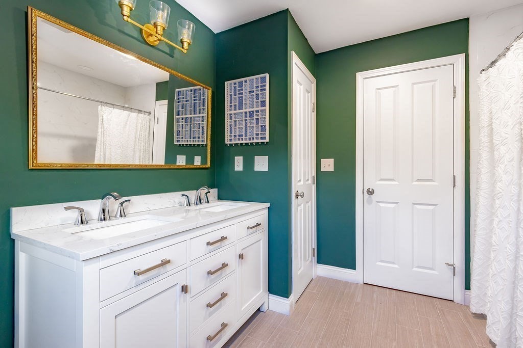 Weymouth, Massachusetts 02190, United States, 2 Bedrooms Bedrooms, ,1 BathroomBathrooms,Residential,Pending,78295