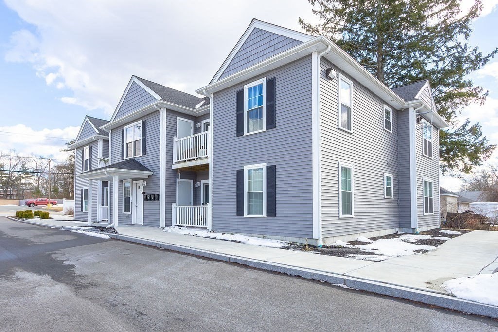 Weymouth, Massachusetts 02190, United States, 2 Bedrooms Bedrooms, ,1 BathroomBathrooms,Residential,Pending,78295