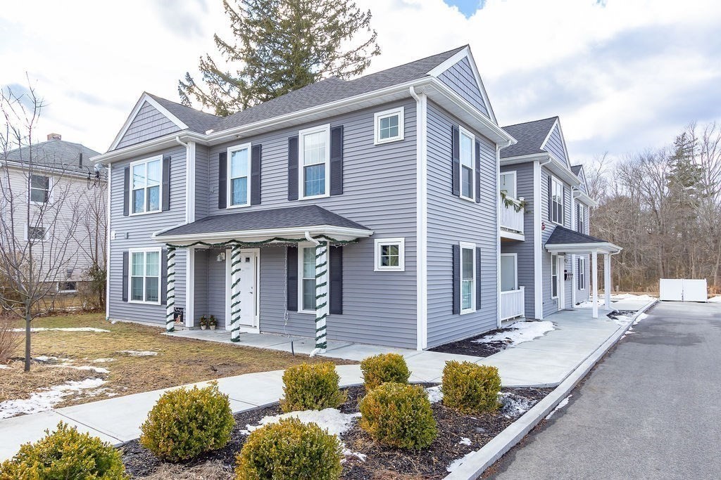 Weymouth, Massachusetts 02190, United States, 2 Bedrooms Bedrooms, ,1 BathroomBathrooms,Residential,Pending,78295