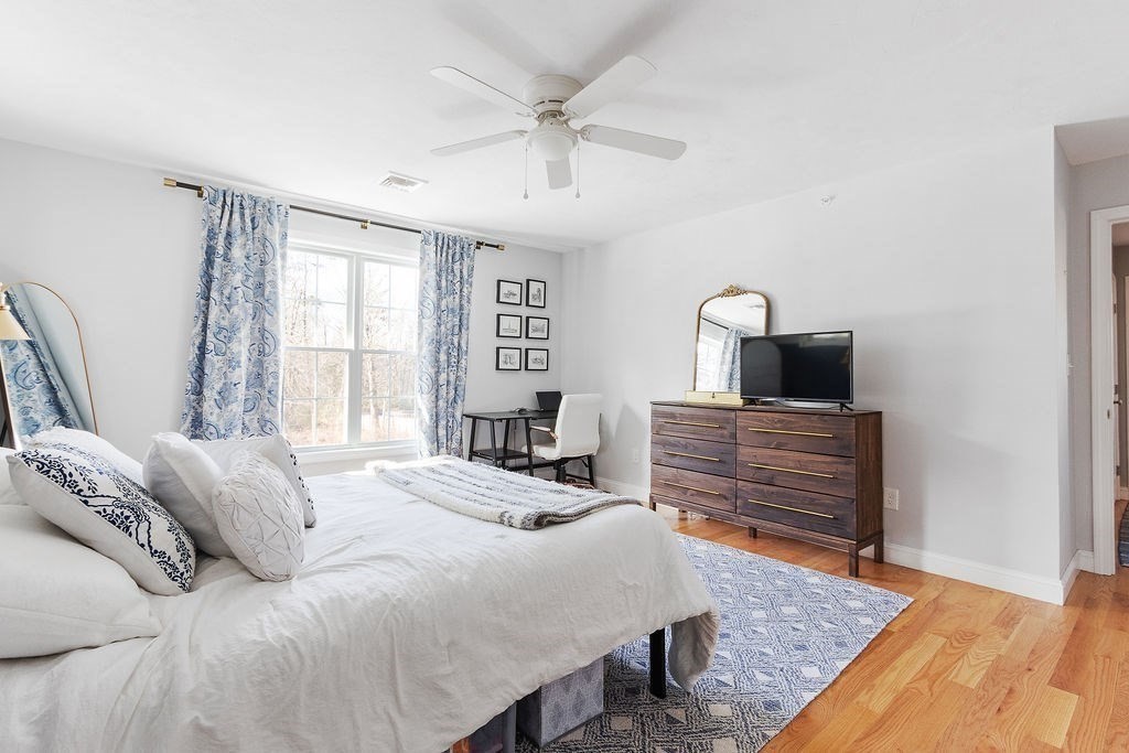 Weymouth, Massachusetts 02190, United States, 2 Bedrooms Bedrooms, ,1 BathroomBathrooms,Residential,Pending,78295