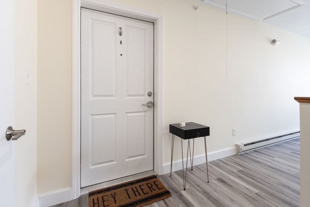 Weymouth, Massachusetts 02190, United States, 2 Bedrooms Bedrooms, ,1 BathroomBathrooms,Residential,Pending,78295