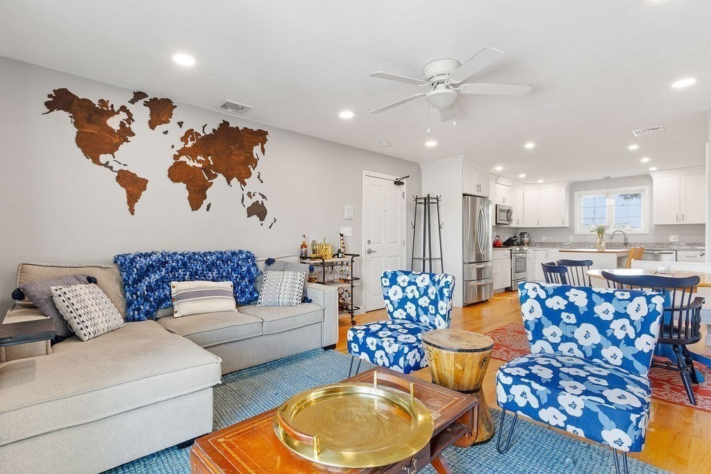 Weymouth, Massachusetts 02190, United States, 2 Bedrooms Bedrooms, ,1 BathroomBathrooms,Residential,Pending,78295